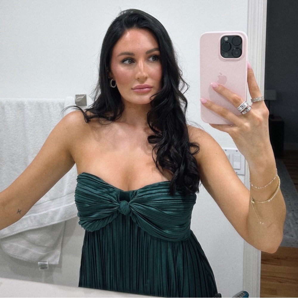 Emerald green strapless formal dress. Great for weddings and events.